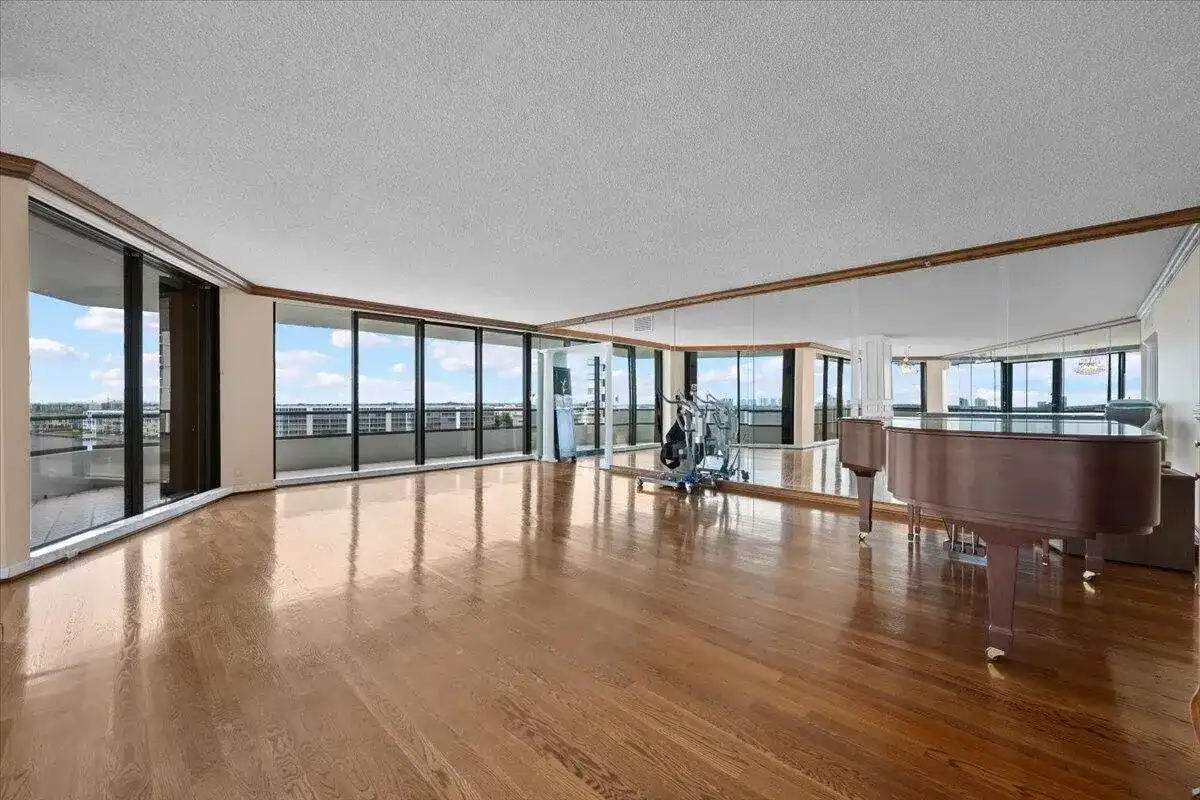 100 Lakeshore Drive # 558, North Palm Beach FL 33408
