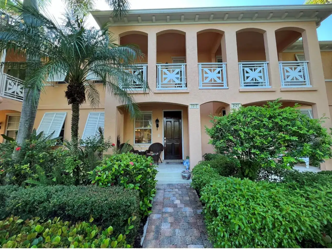 2913 E Community Drive, Jupiter FL 33458 photo 2