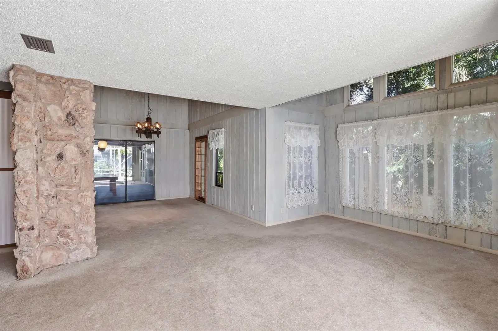 596 Greenwood Drive, Jupiter FL 33458 photo 4