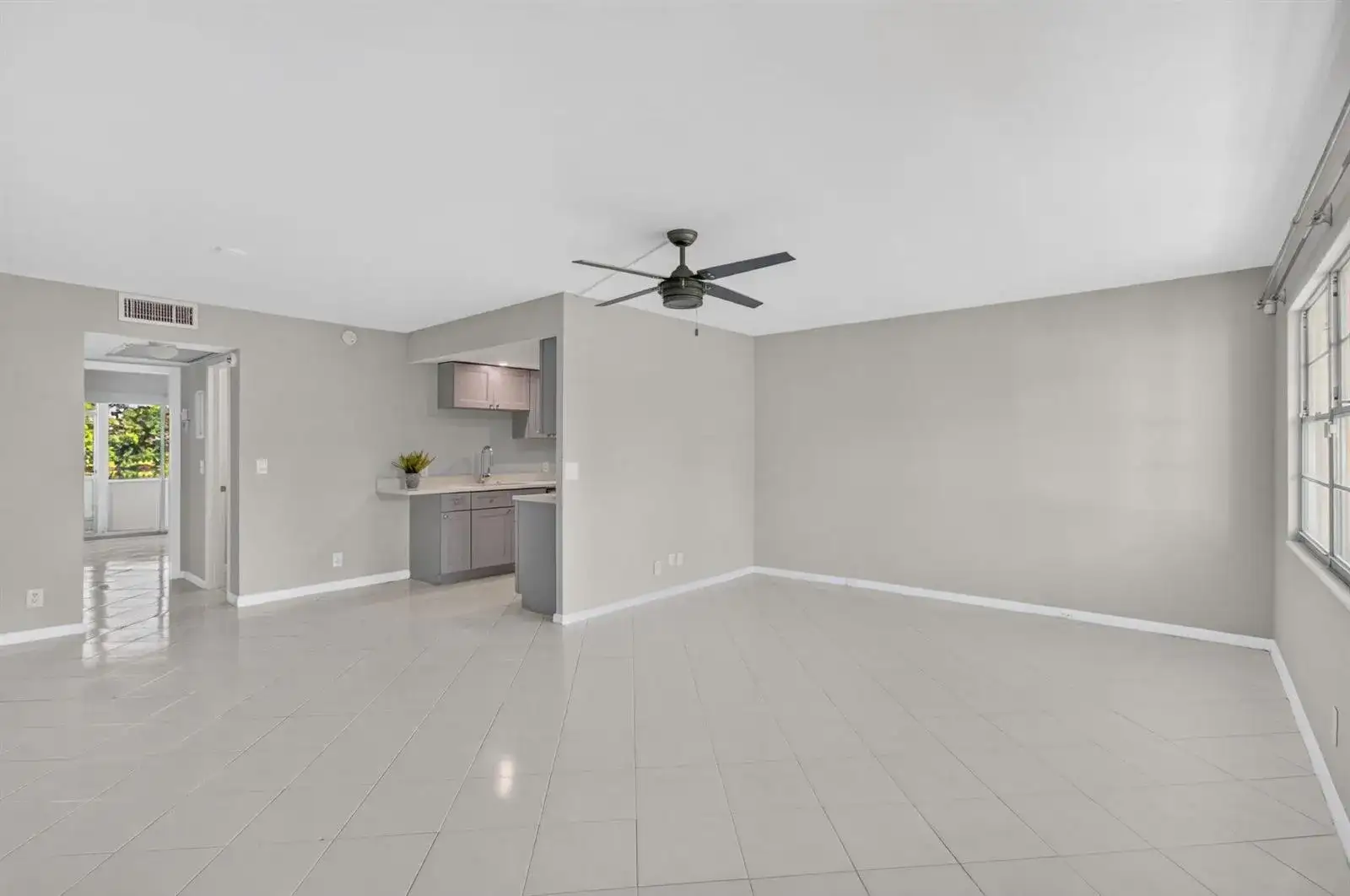 1055 AINSLIE D Drive, Boca Raton FL 33434 photo 2