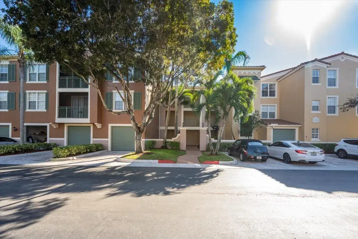 11720 SAINT ANDREWS Place # 107, Wellington FL 33414