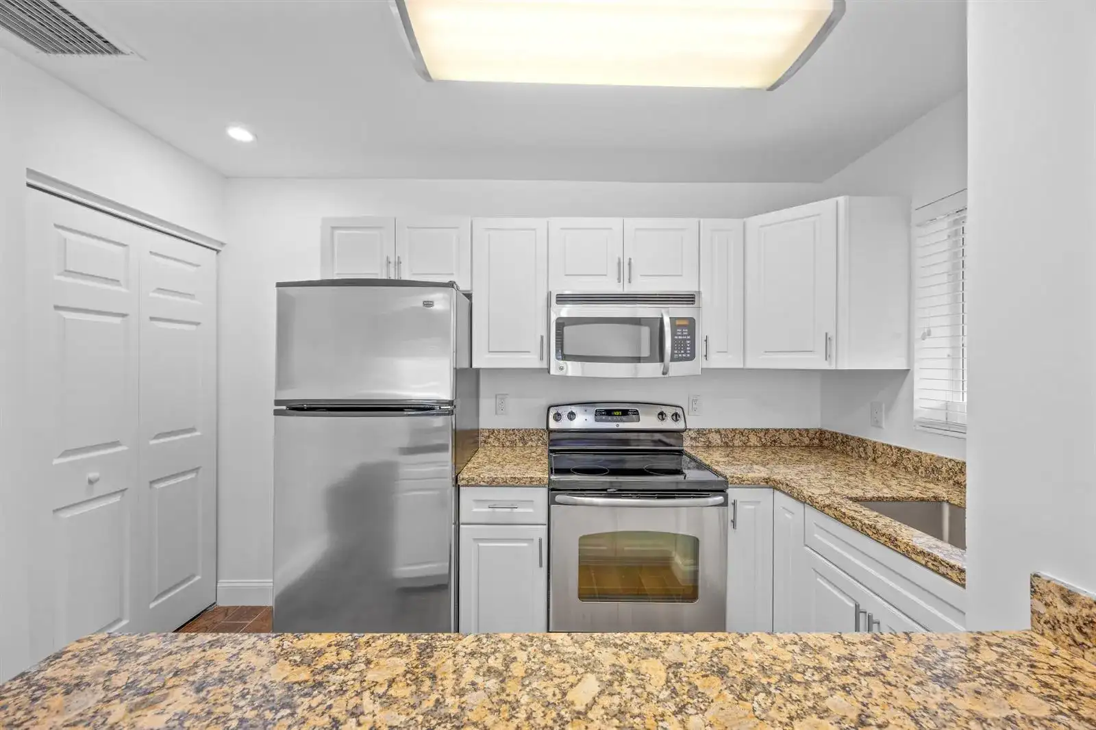 404 SE 16th Street Apt 1, Fort Lauderdale FL 33316 photo 3
