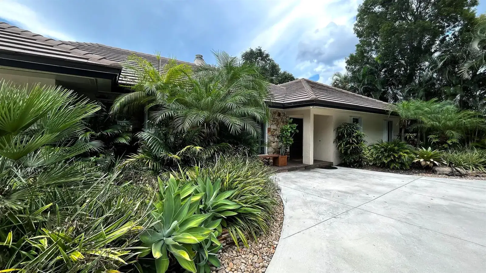 5125 WOODLAND LAKES Drive, Palm Beach Gardens FL 33418 photo 3