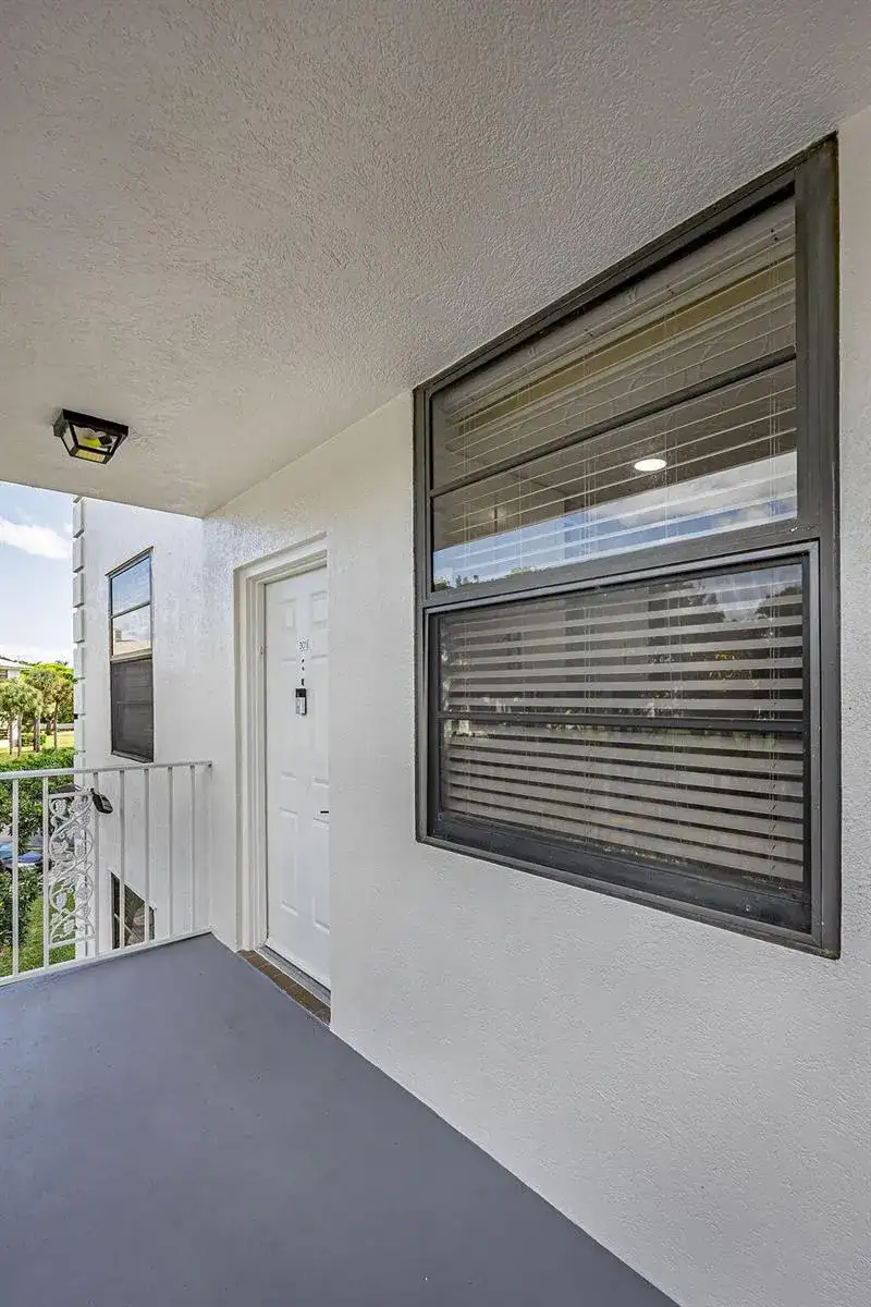 3630 Whitehall Drive, West Palm Beach FL 33401 photo 4