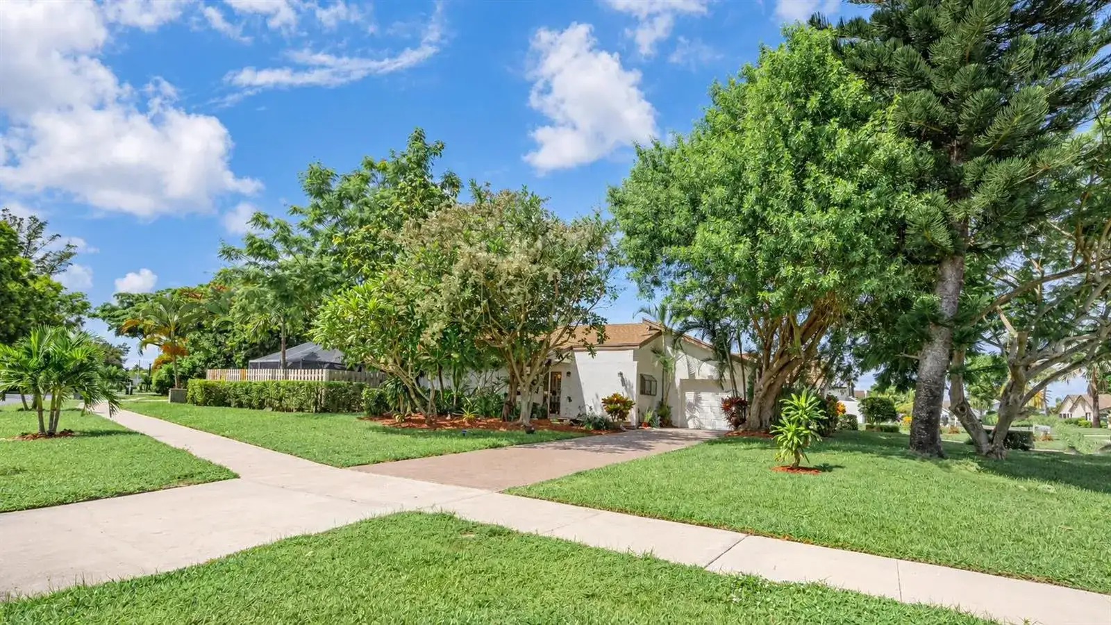 980 Rainberry Lake Drive, Delray Beach FL 33445 photo 2