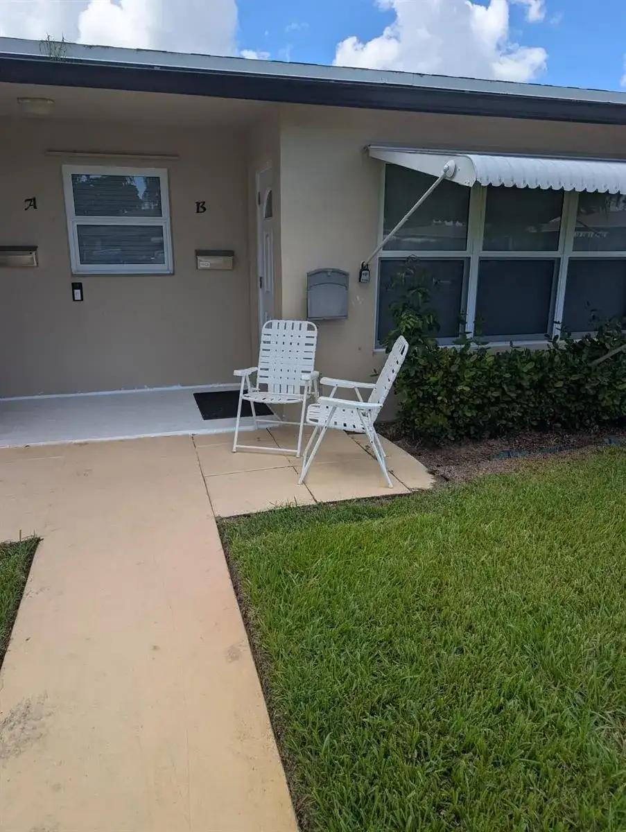 855 NORTH Drive # B, Delray Beach FL 33445 photo 2