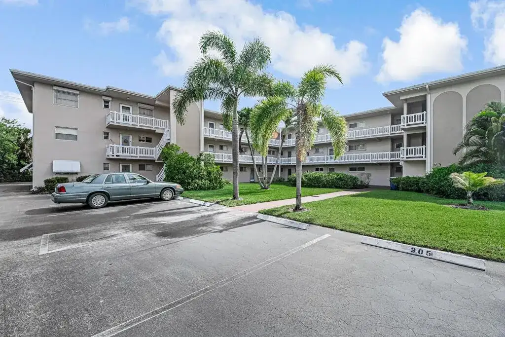 2855 GARDEN Drive S # 102, Palm Springs FL 33461 photo 2