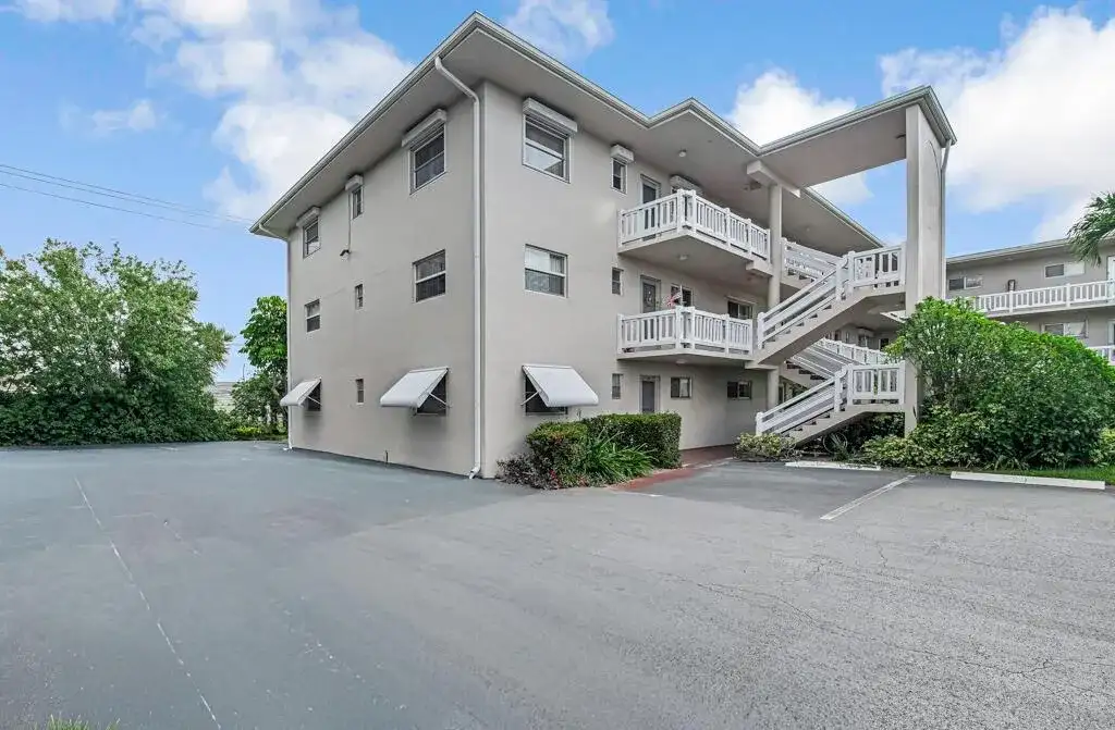 2855 GARDEN Drive S # 102, Palm Springs FL 33461 photo 3