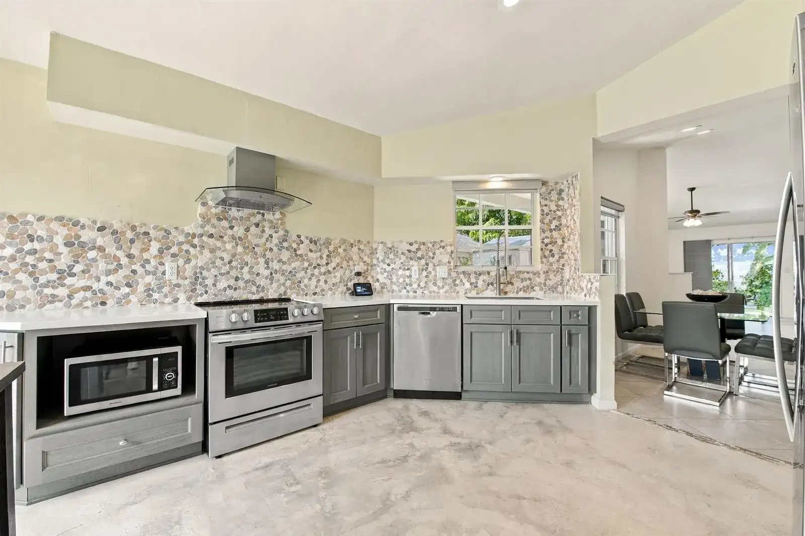 14 HEATHER TRACE Drive, Boynton Beach FL 33436 photo 2