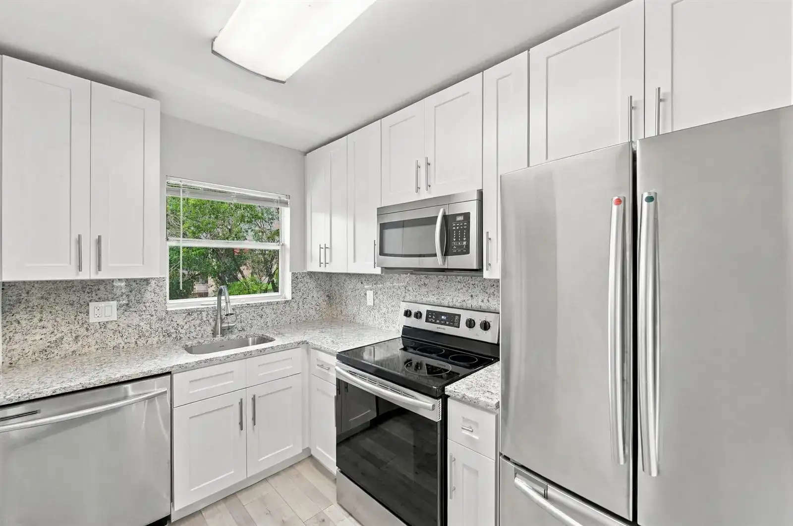 8841 Sunrise Lakes Boulevard # 304, Sunrise FL 33322 photo 4