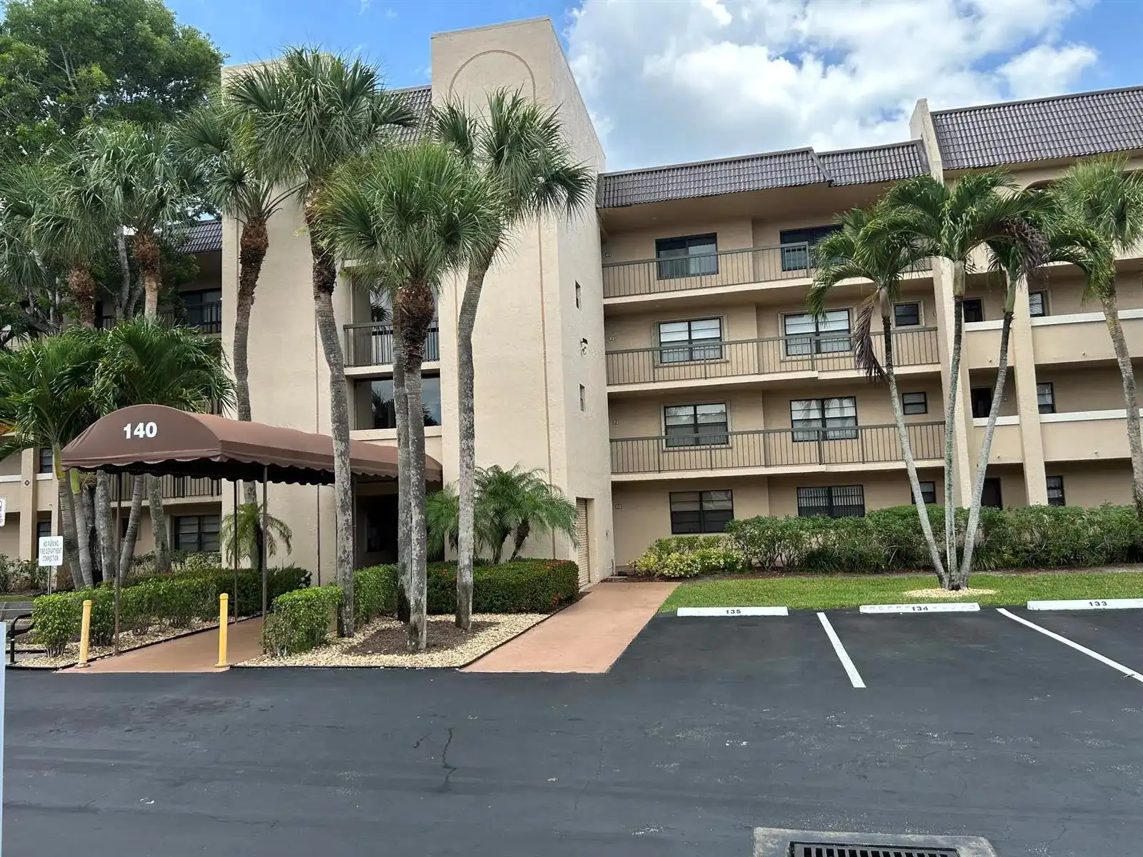 140 LAKE NANCY Lane # 115, West Palm Beach FL 33411