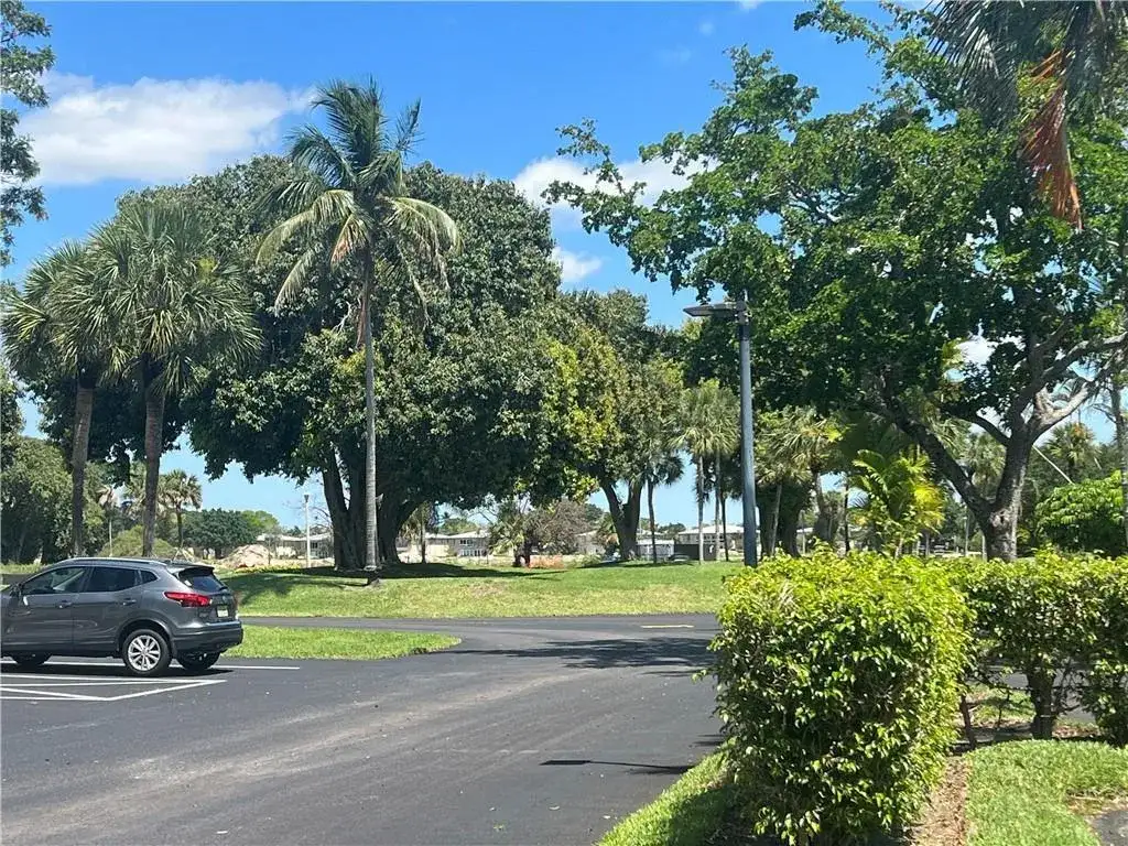 13696 Vía Flora, Delray Beach FL 33484 photo 2