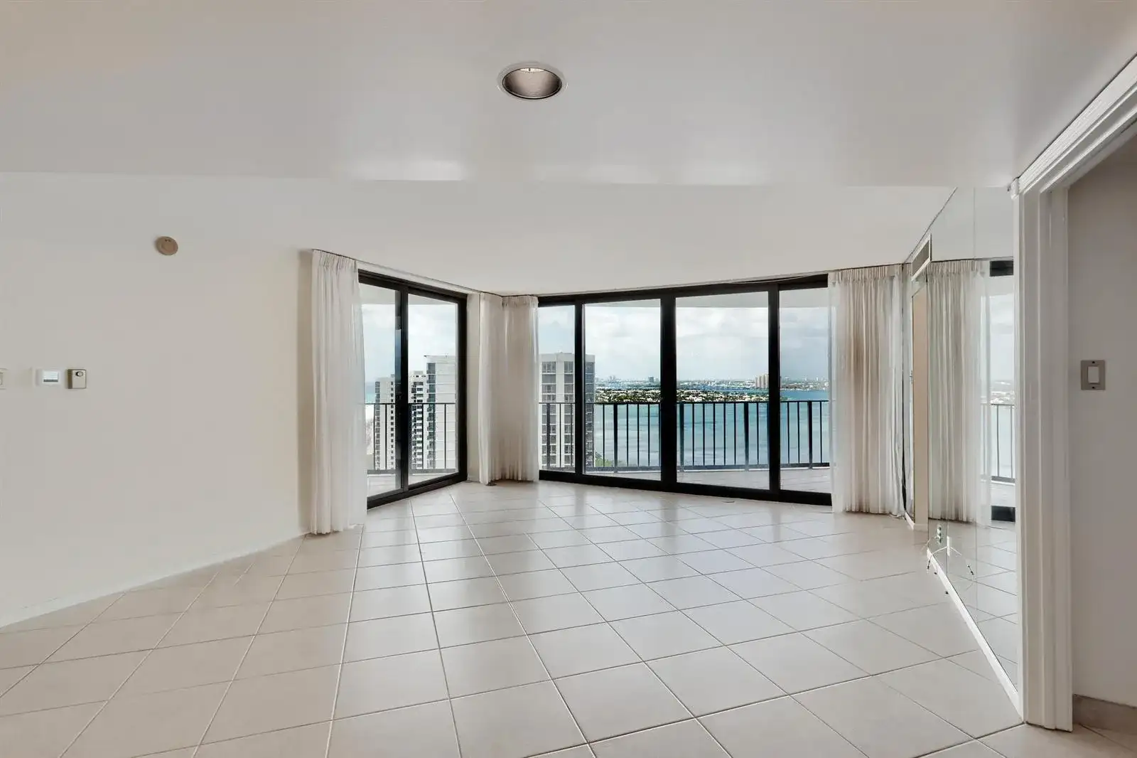 5420 N OCEAN Drive # 2404, Singer Island FL 33404 photo 4