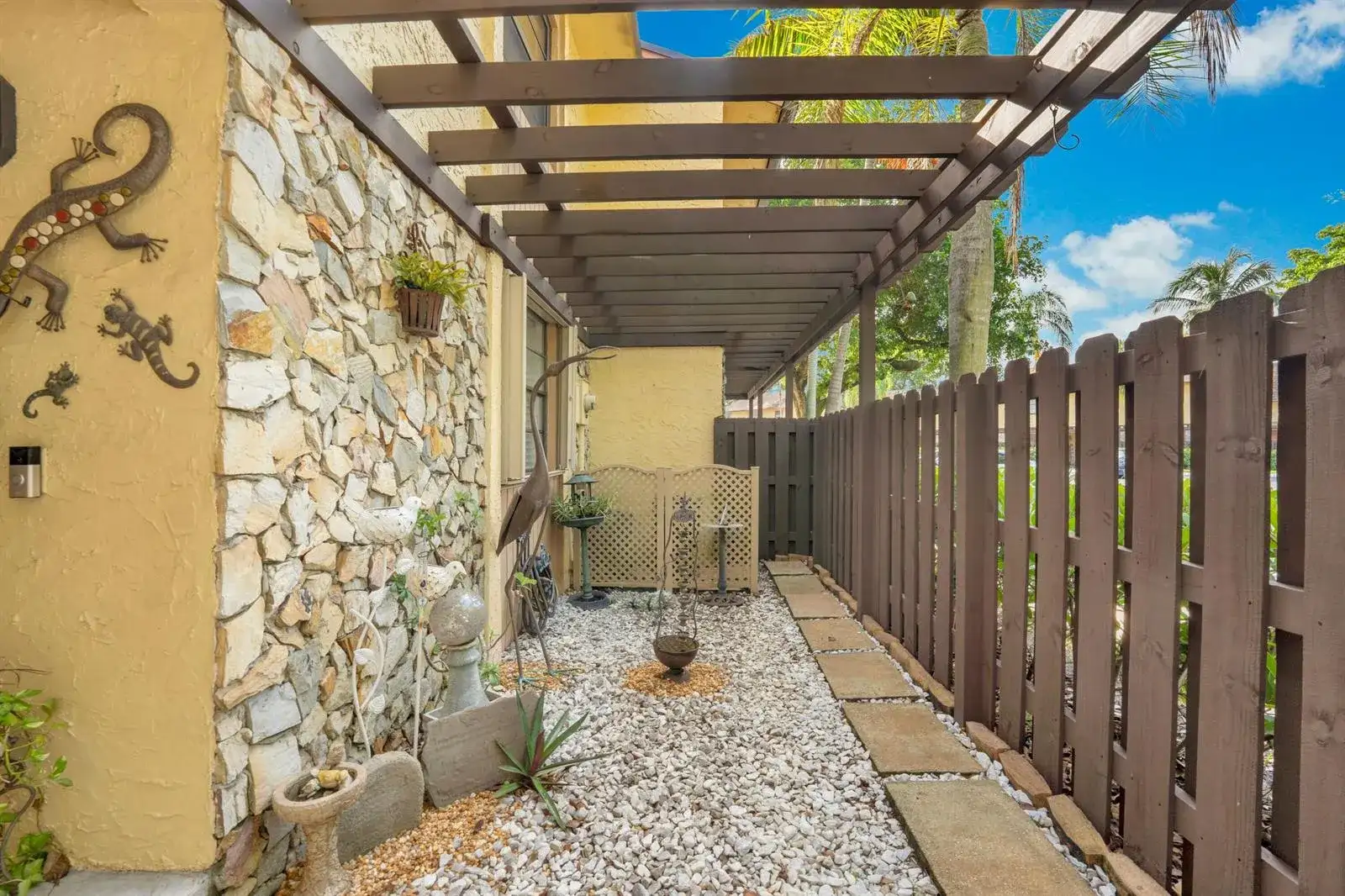 1142 N University Drive, Plantation FL 33322 photo 2