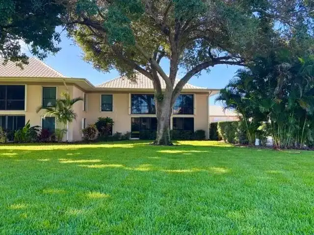 7 SE Turtle Creek Drive # F, Tequesta FL 33469