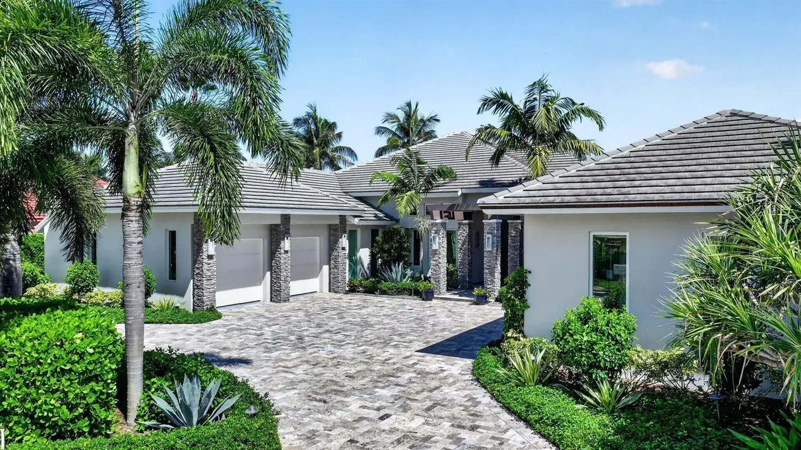 7037 SE Harbor Circle, Stuart FL 34996 photo 3