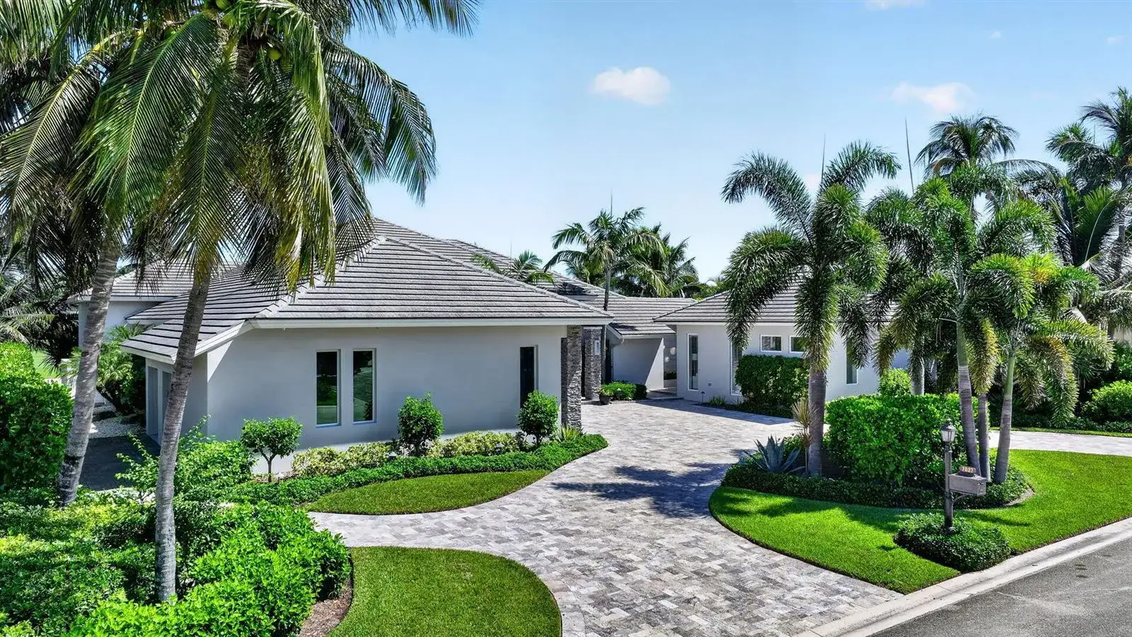 7037 SE Harbor Circle, Stuart FL 34996 photo 4