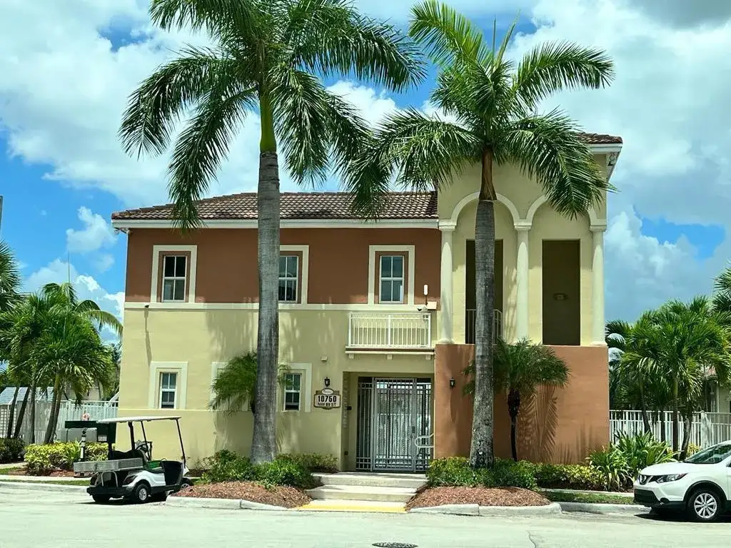 10805 NW 89TH Terrace # 4, Doral FL 33178 photo 2