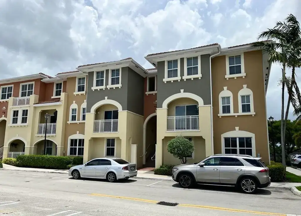 10805 NW 89TH Terrace # 4, Doral FL 33178 photo 4