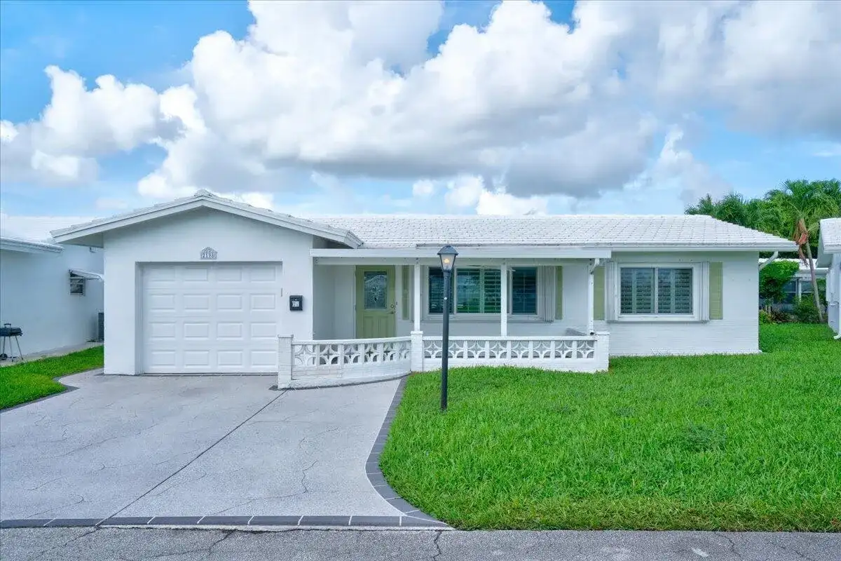 2198 SW 12th Avenue, Boynton Beach FL 33426 photo 2
