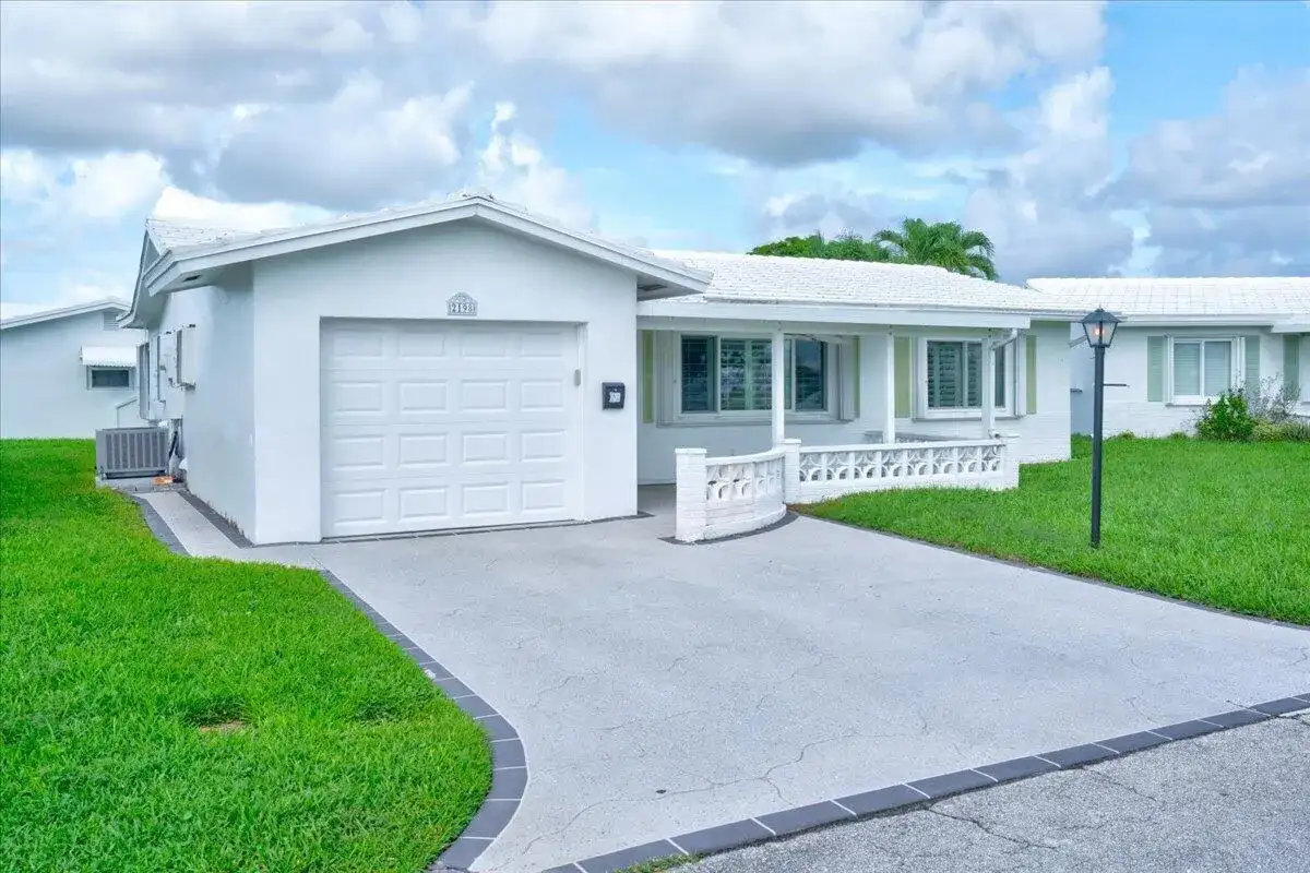 2198 SW 12th Avenue, Boynton Beach FL 33426 photo 3