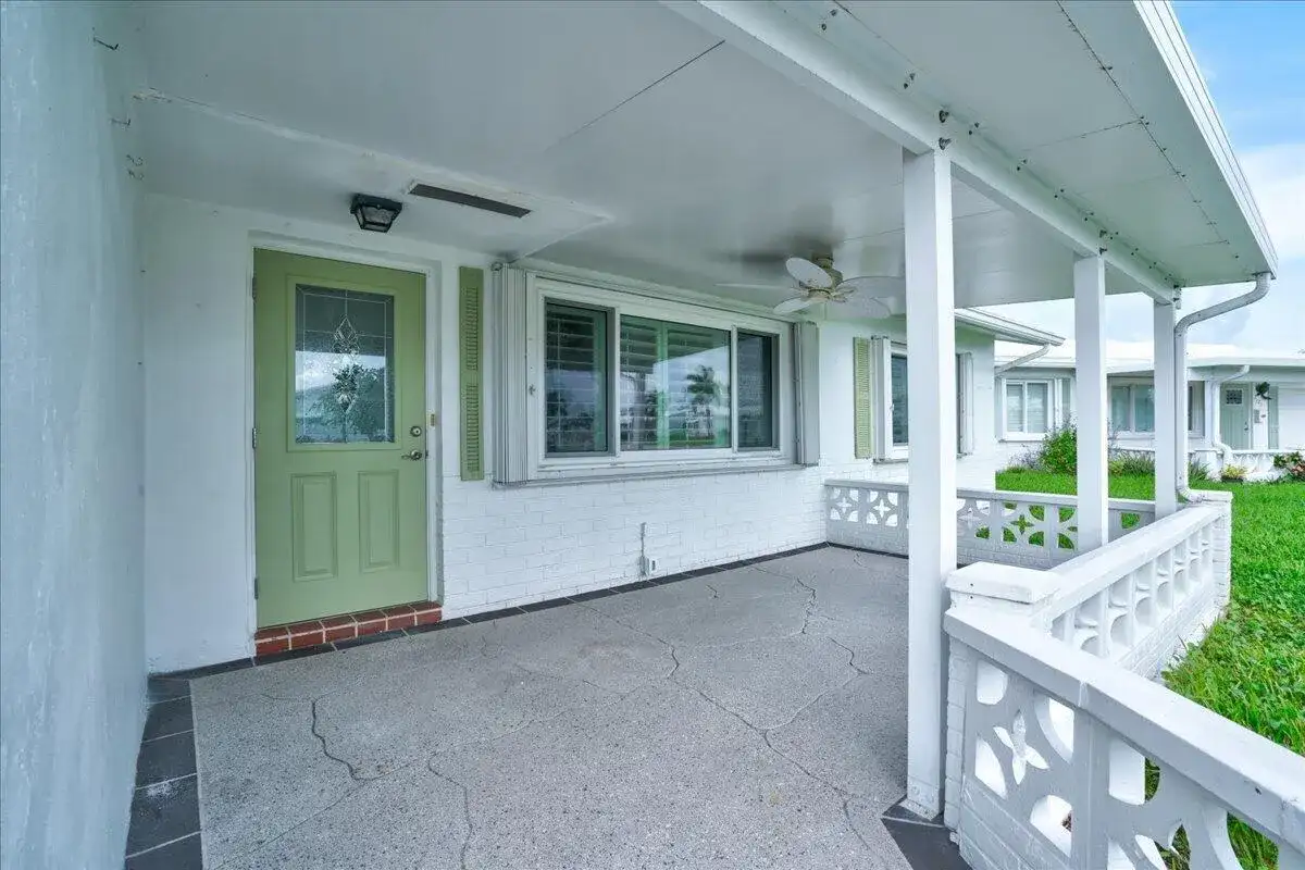 2198 SW 12th Avenue, Boynton Beach FL 33426 photo 4