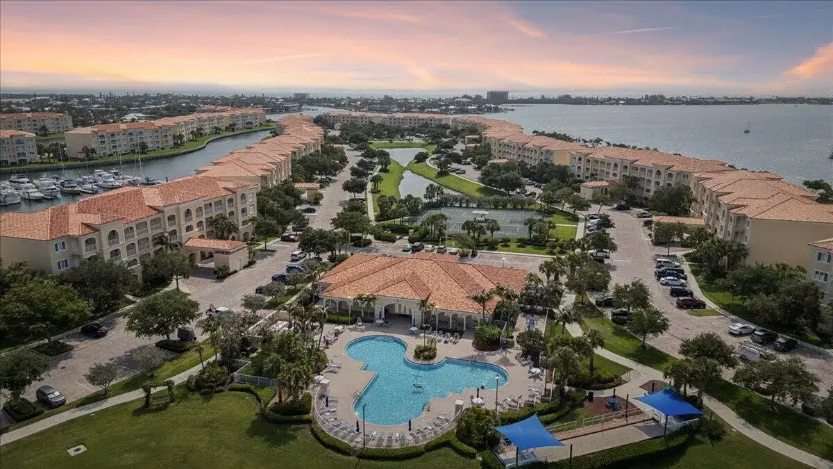 19 Harbour Isle Drive W # 202, Fort Pierce FL 34949 photo 2