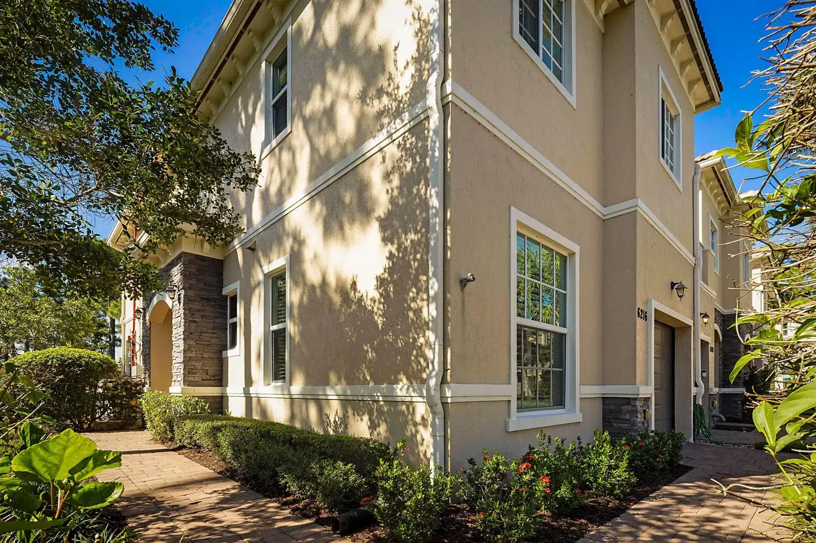 6216 SE Portofino Circle, Hobe Sound FL 33455 photo 2