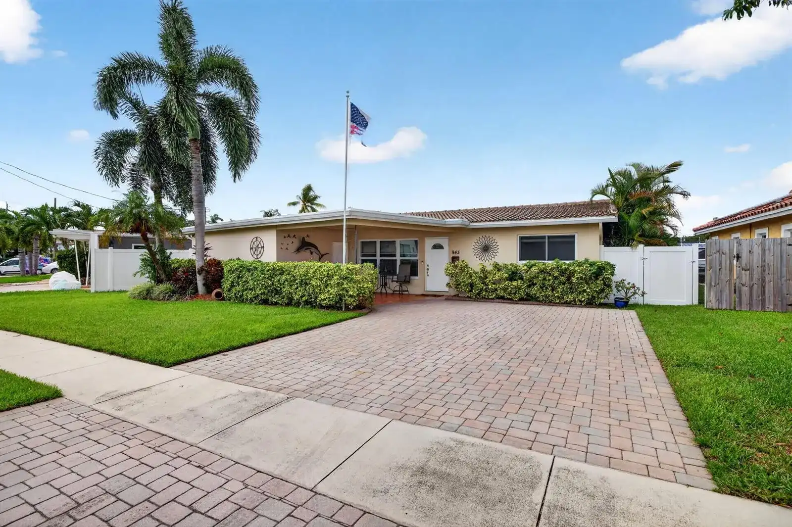 943 NAUTILUS Isle, Dania Beach FL 33004
