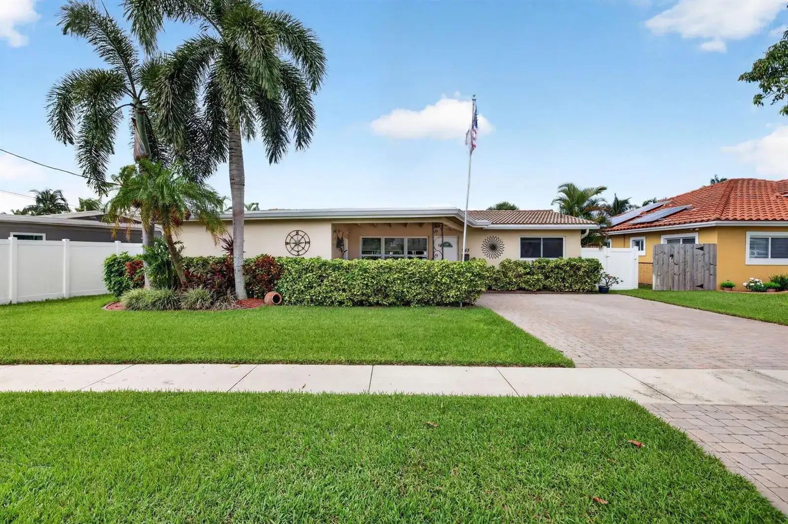 943 NAUTILUS Isle, Dania Beach FL 33004 photo 2