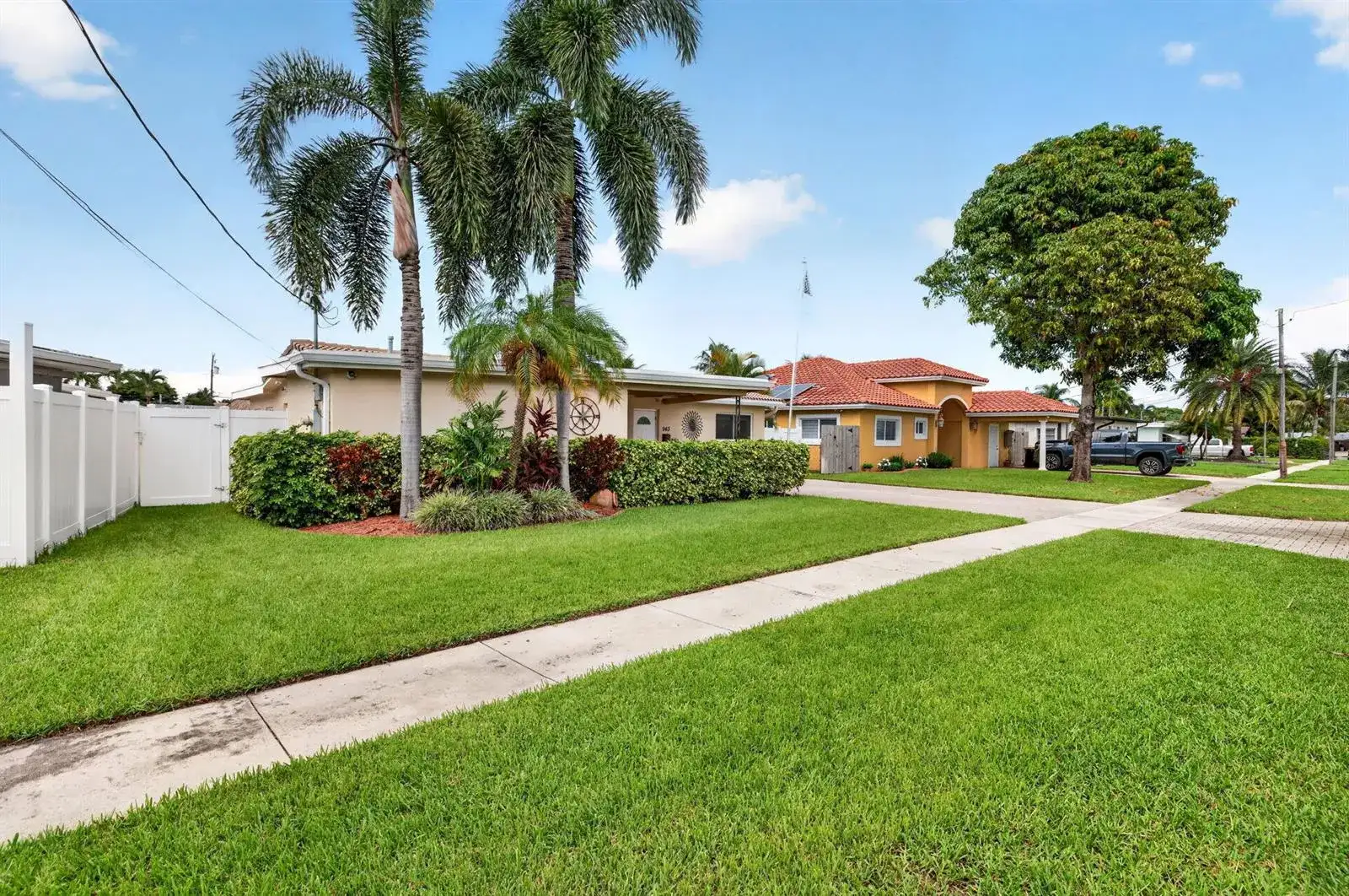 943 NAUTILUS Isle, Dania Beach FL 33004 photo 3