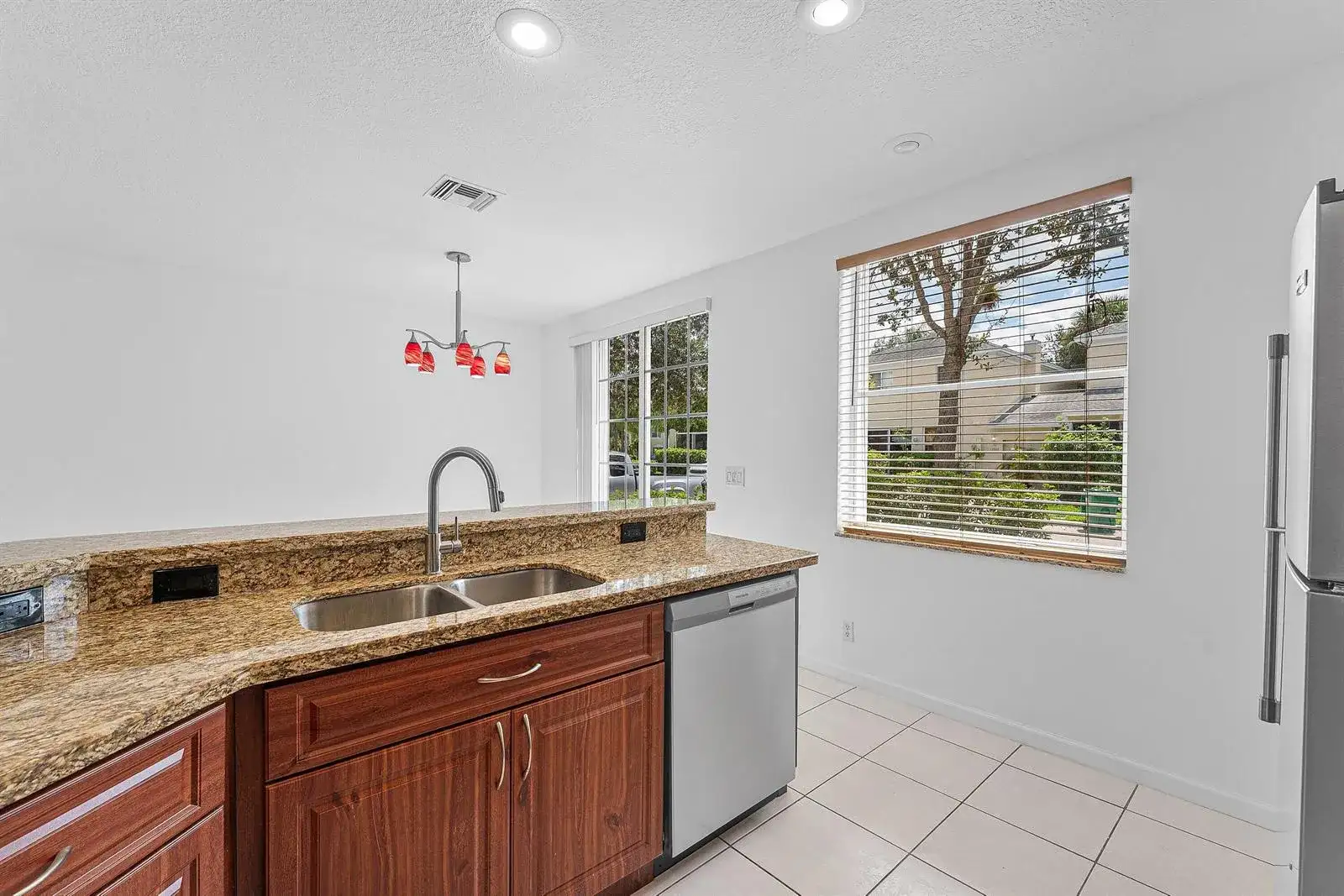 11031 PERIWINKLE Lane, Tamarac FL 33321 photo 4