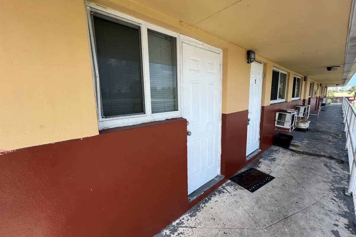 800 NW 11TH Avenue # 5, Fort Lauderdale FL 33311