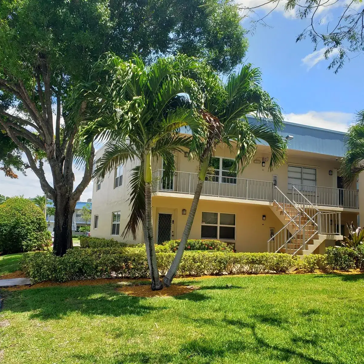 912 Flanders S, Delray Beach FL 33484 photo 2