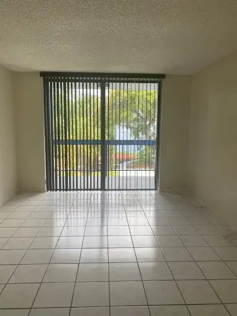 9460 FONTAINEBLEAU Boulevard # 324, Miami FL 33172 photo 5