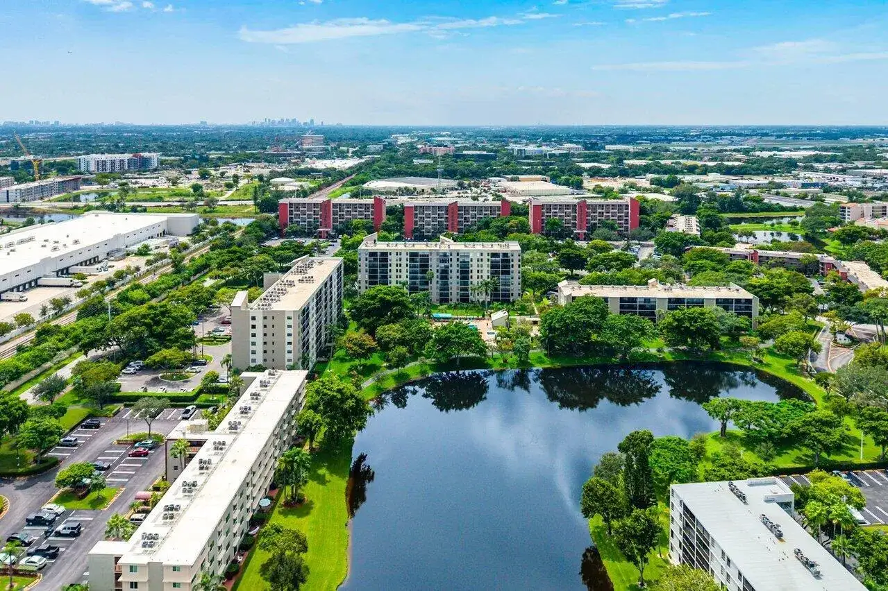 2205 S CYPRESS BEND Drive # 103, Pompano Beach FL 33069 photo 2