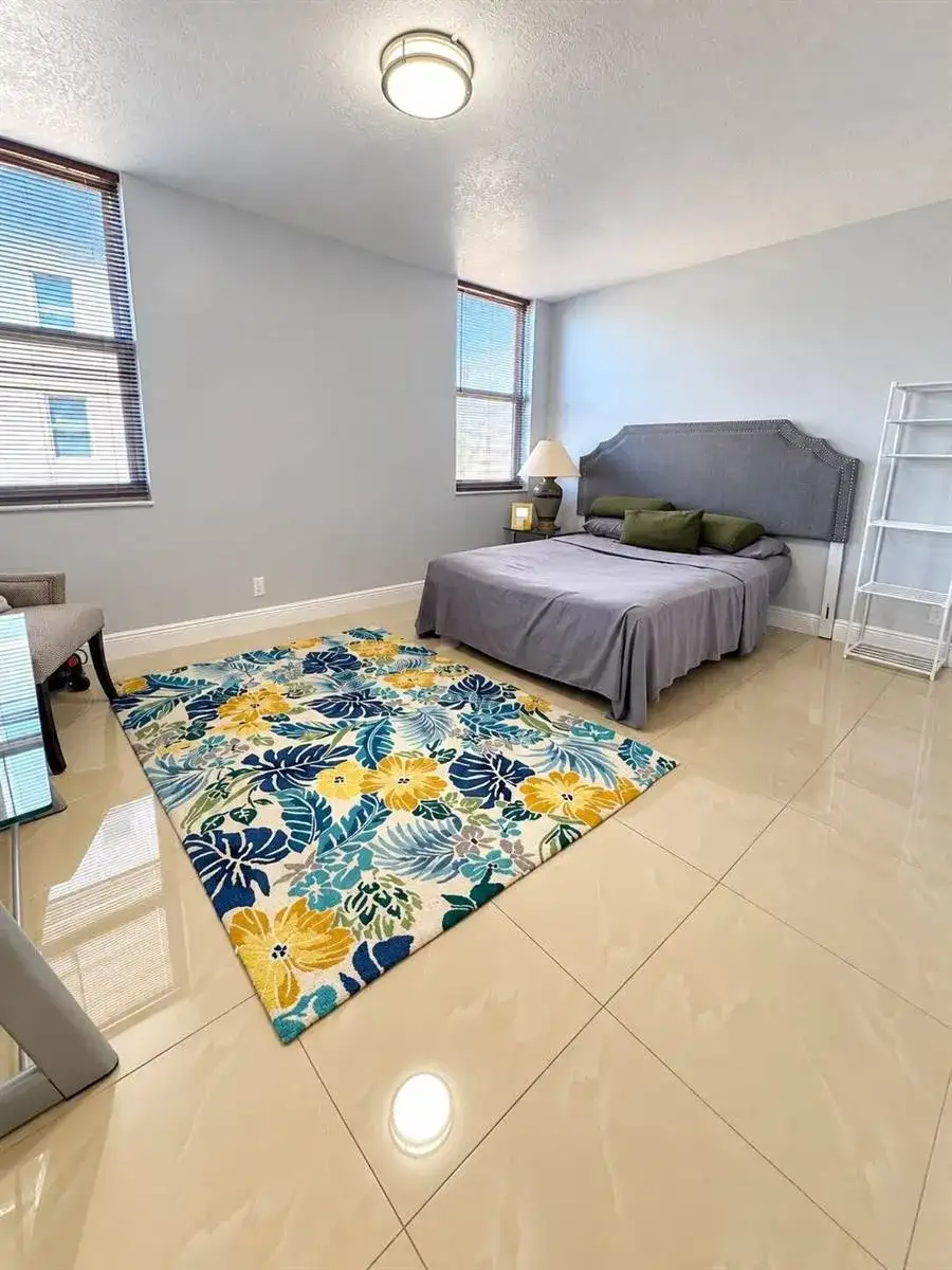 427 GOLDEN ISLES Drive # 10D, Hallandale Beach FL 33009 photo 4