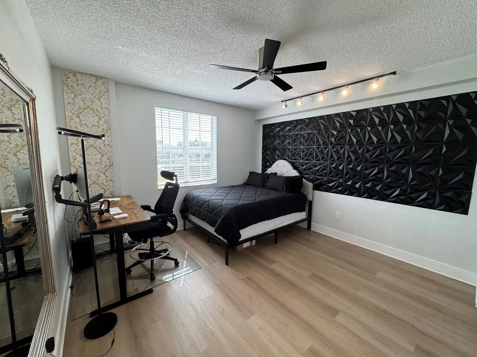 616 CLEARWATER PARK Road # 805, West Palm Beach FL 33401 photo 4