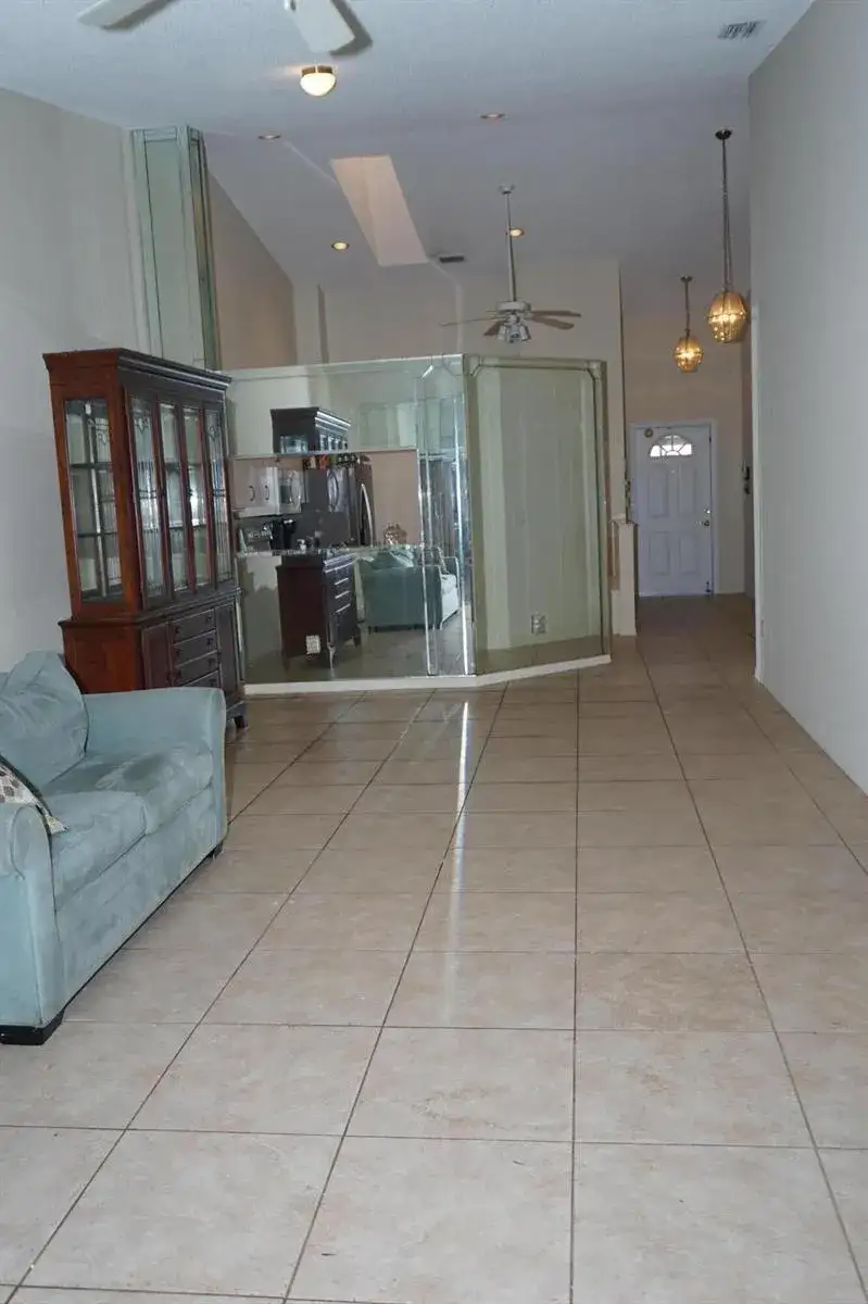 9919 MALVERN Drive, Tamarac FL 33321 photo 4