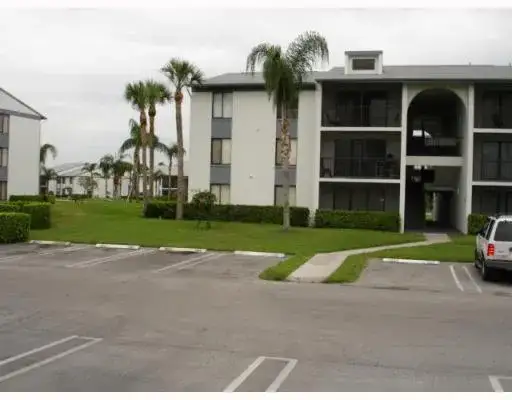 1105 GREEN PINE Boulevard # C2, West Palm Beach FL 33409