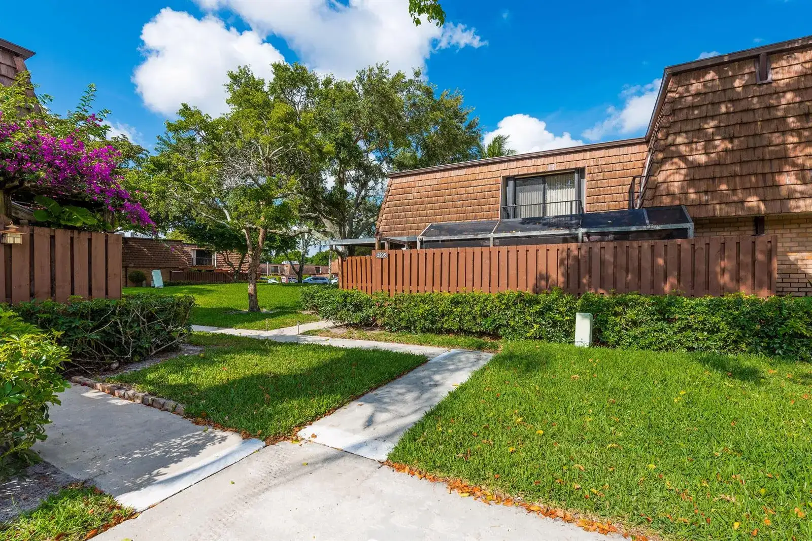 2205 22nd Lane, FL 33463 photo 3