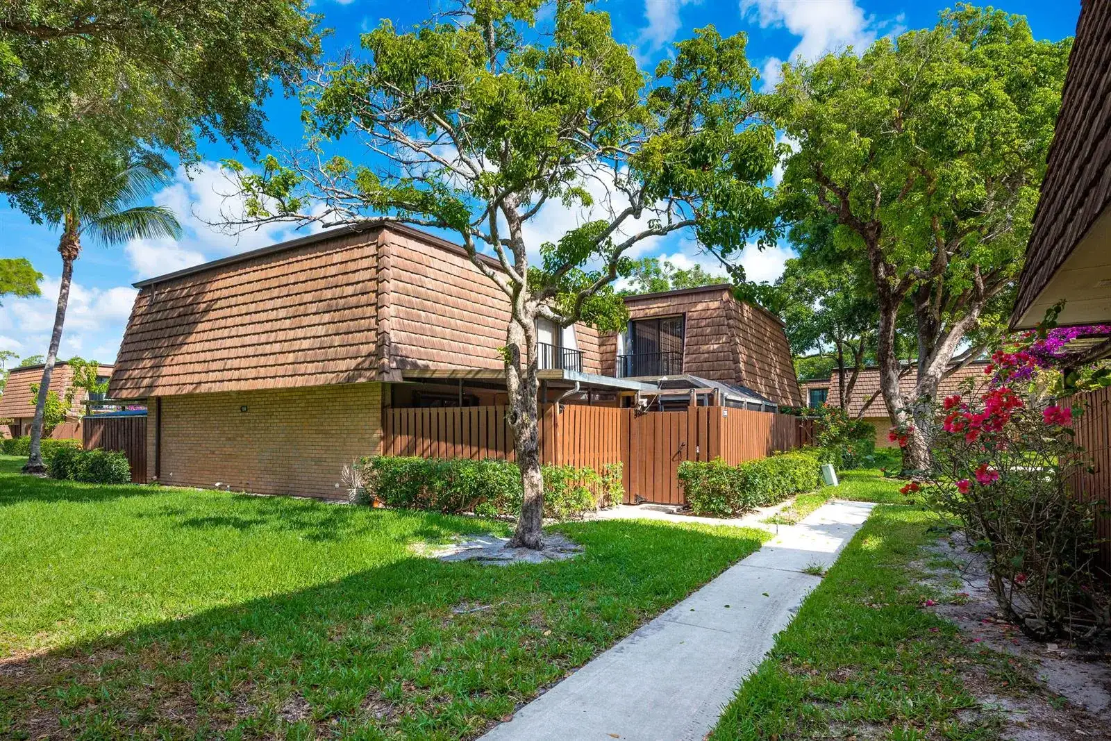 2205 22nd Lane, FL 33463 photo 4