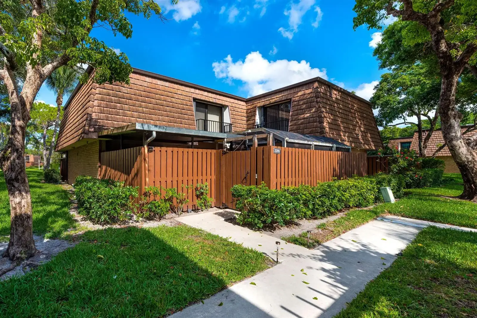 2205 22nd Lane, FL 33463 photo 5
