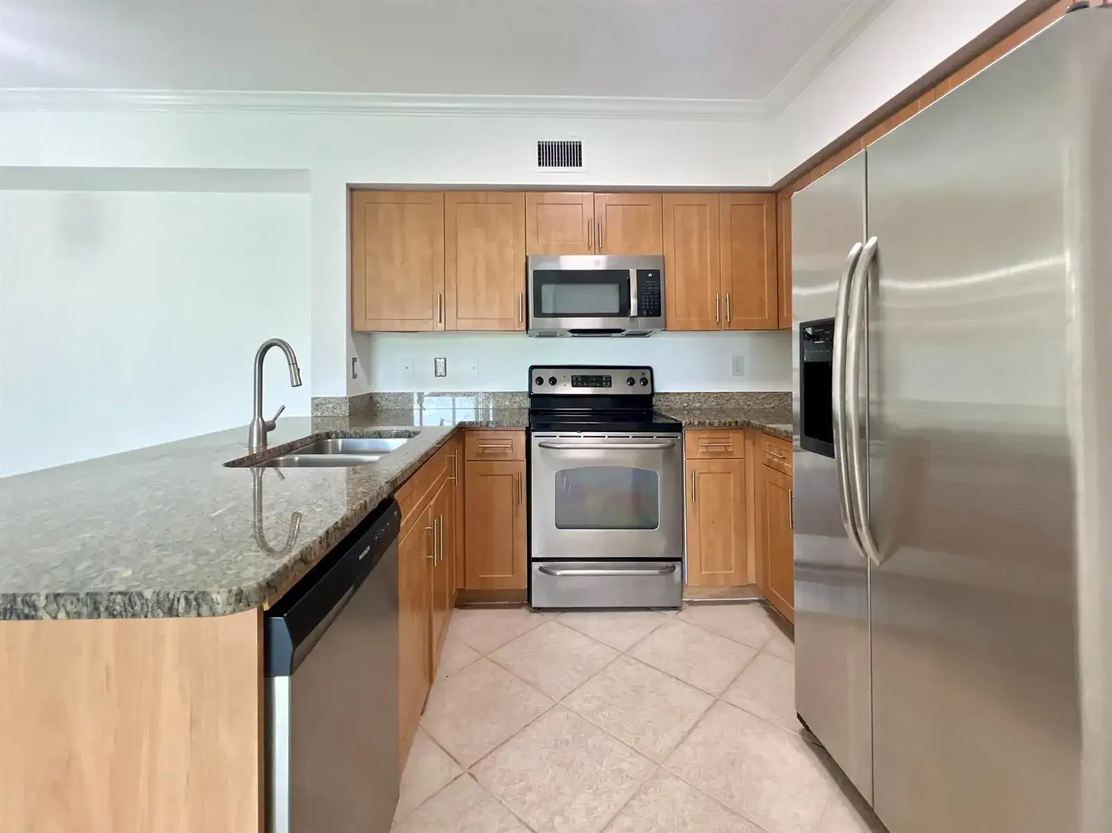6400 EMERALD DUNES Drive # 104, West Palm Beach FL 33411 photo 2