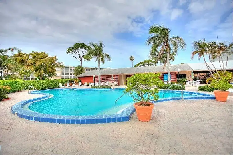 2566 Garden Drive S, FL 33461 photo 3