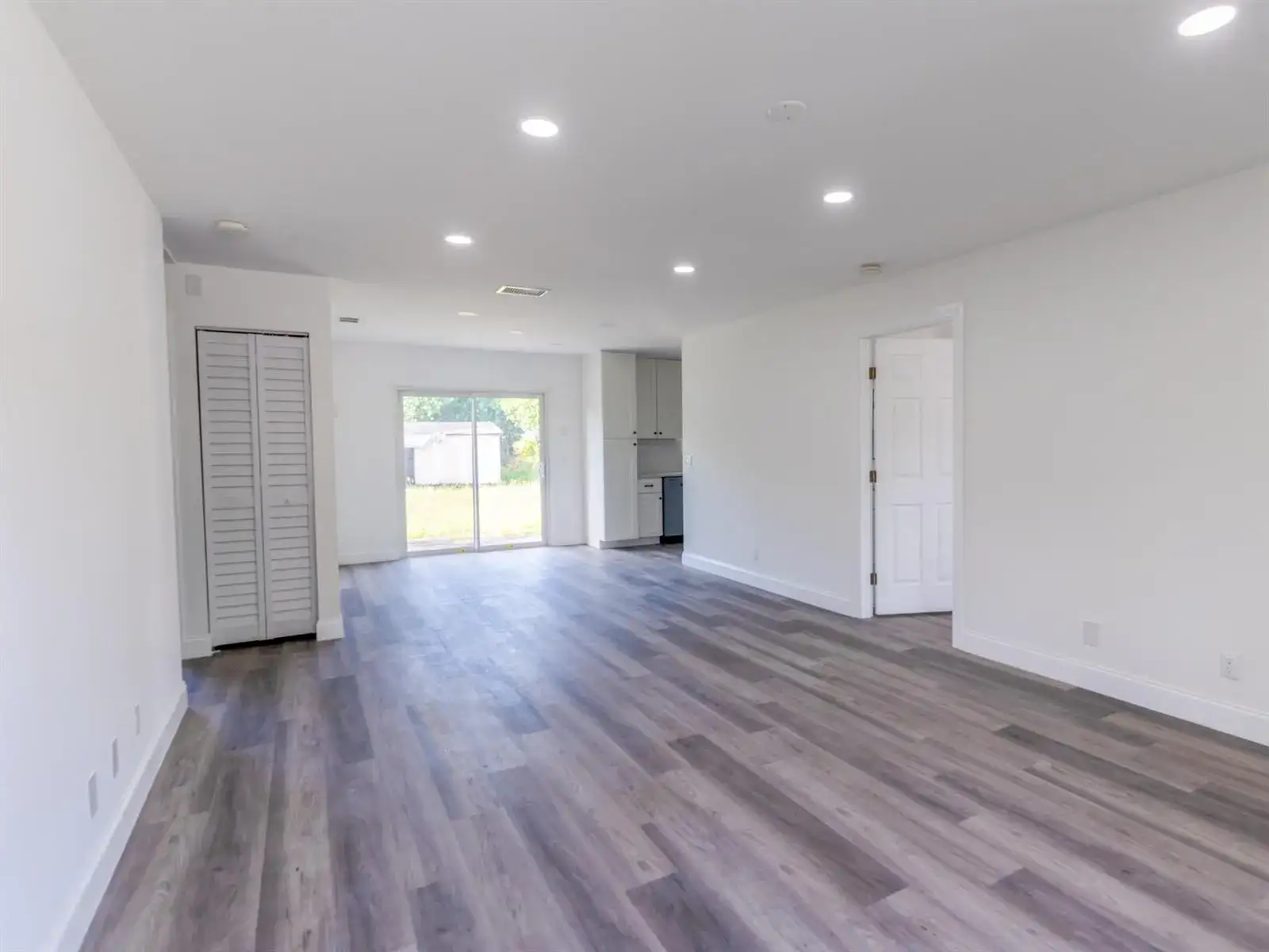 1229 18TH Avenue N, FL 33460 photo 2