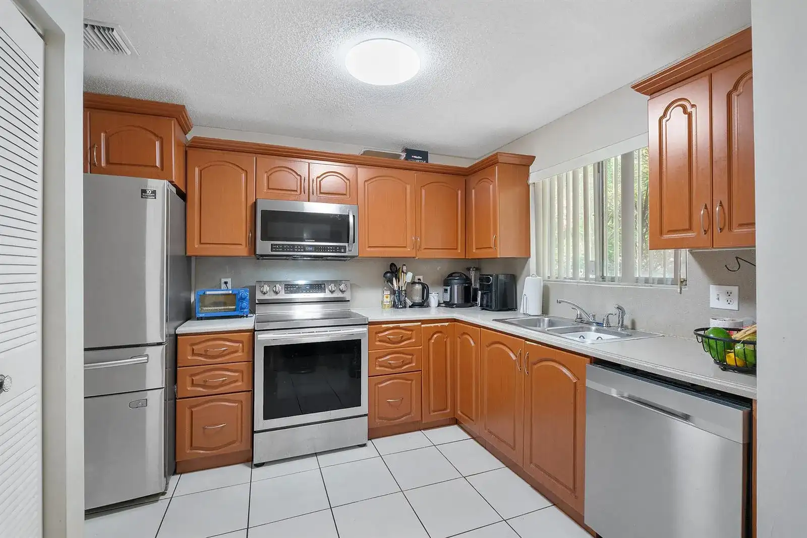 1469 SUSSEX Drive, North Lauderdale FL 33068 photo 5