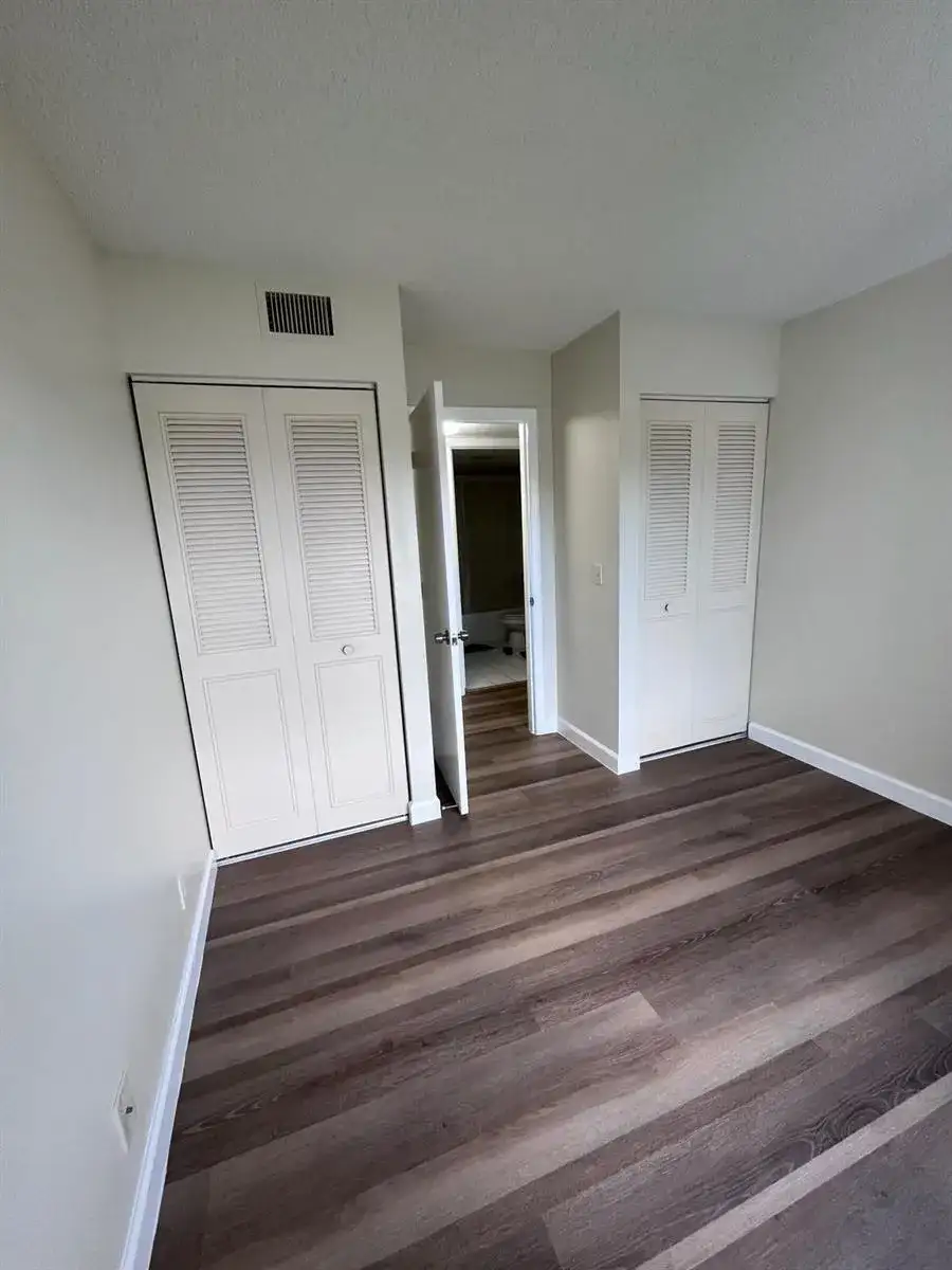 1002 Green Pine Boulevard # F2, West Palm Beach FL 33409 photo 5