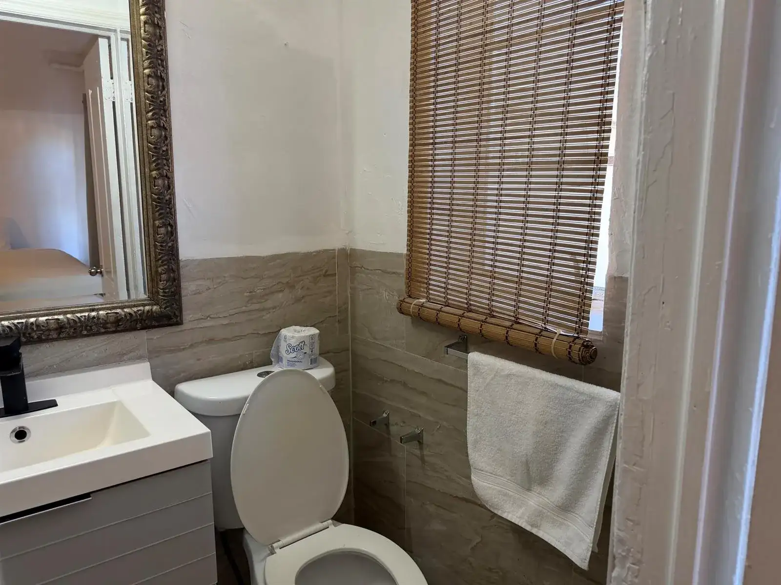 380 S FEDERAL Highway # 11, Dania Beach FL 33004 photo 2