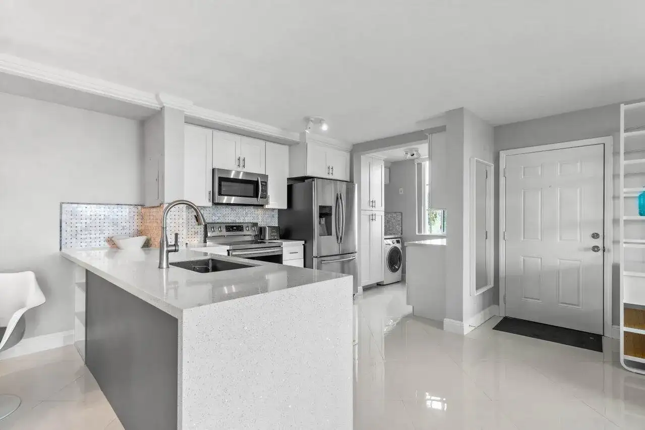 180 YACHT CLUB Way # 102, Hypoluxo FL 33462 photo 3